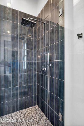 914 Ash St, Louisville, KY 40217