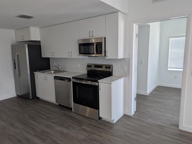 2202 N Tamarind Avenue 202, West Palm Beach, FL 33407