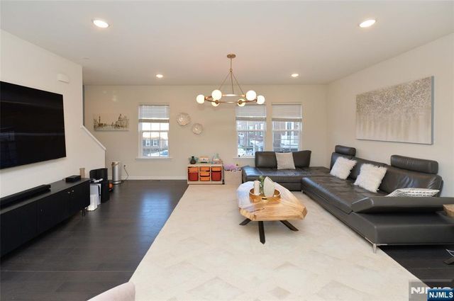 80 Landmark Lane, Fair Lawn, NJ 07410