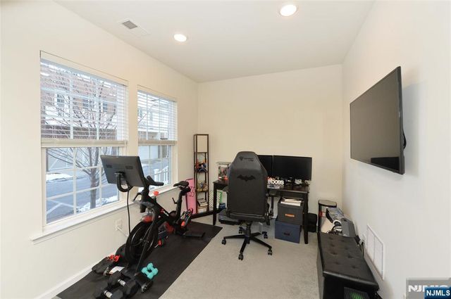 80 Landmark Lane, Fair Lawn, NJ 07410