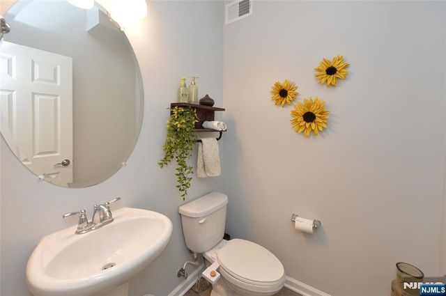 80 Landmark Lane, Fair Lawn, NJ 07410