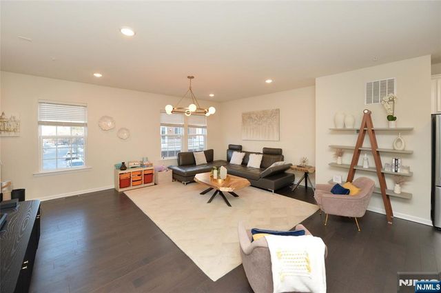 80 Landmark Lane, Fair Lawn, NJ 07410