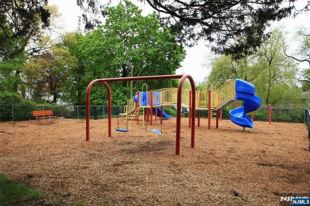 80 Landmark Lane, Fair Lawn, NJ 07410