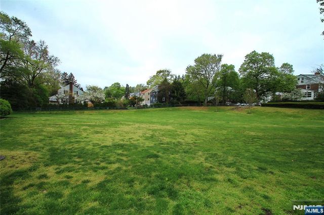 80 Landmark Lane, Fair Lawn, NJ 07410