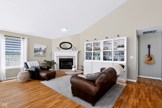 6517 Sussex Drive, Zionsville, IN 46077