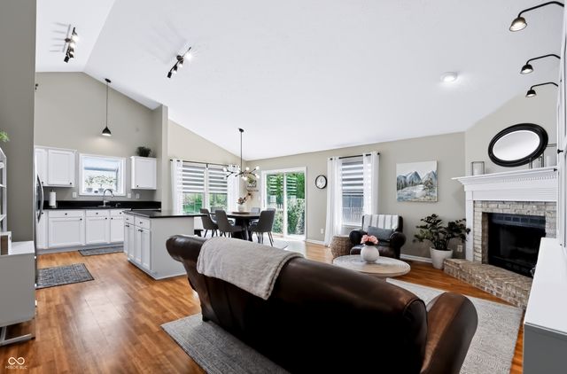 6517 Sussex Drive, Zionsville, IN 46077