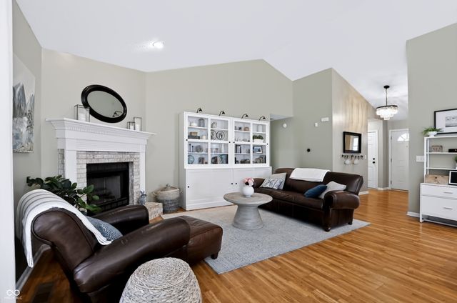 6517 Sussex Drive, Zionsville, IN 46077