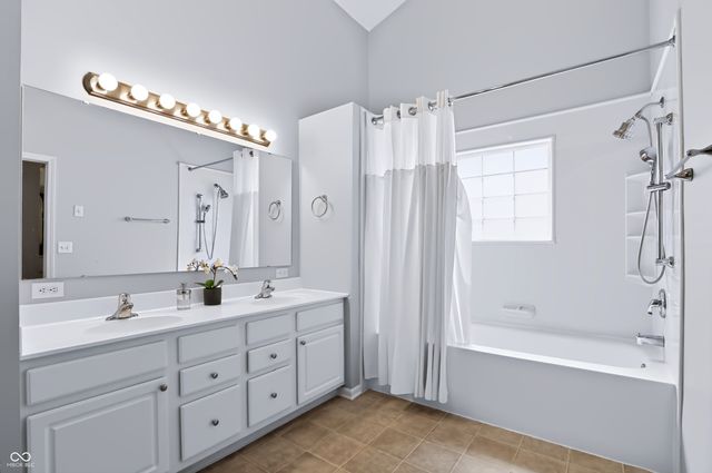 6517 Sussex Drive, Zionsville, IN 46077