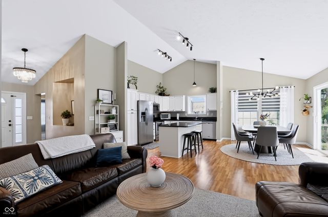 6517 Sussex Drive, Zionsville, IN 46077