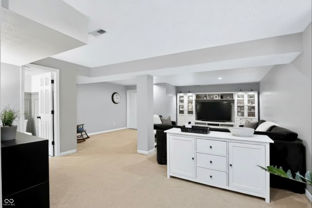 6517 Sussex Drive, Zionsville, IN 46077