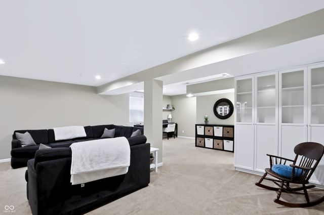 6517 Sussex Drive, Zionsville, IN 46077