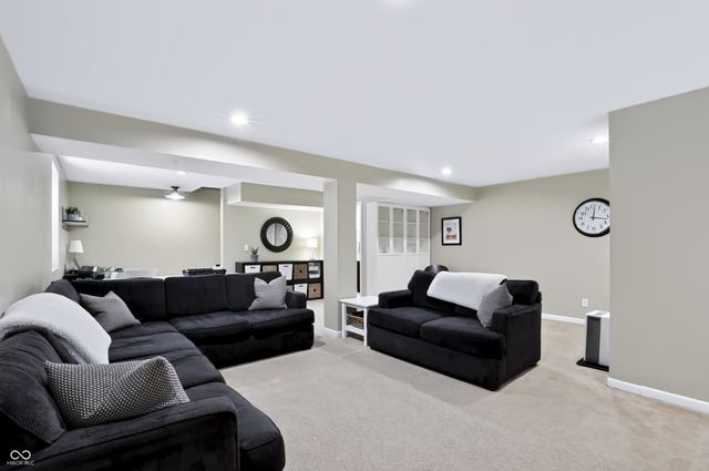 6517 Sussex Drive, Zionsville, IN 46077