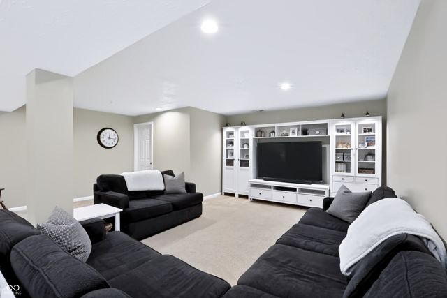 6517 Sussex Drive, Zionsville, IN 46077