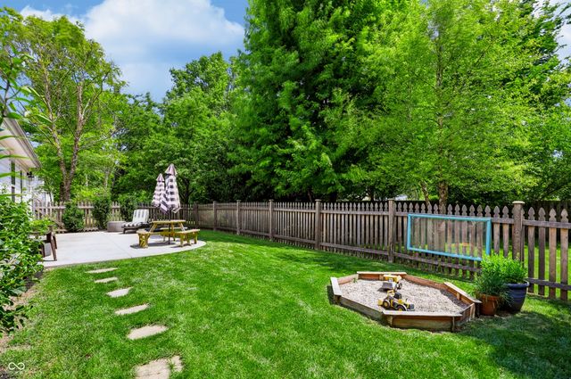 6517 Sussex Drive, Zionsville, IN 46077