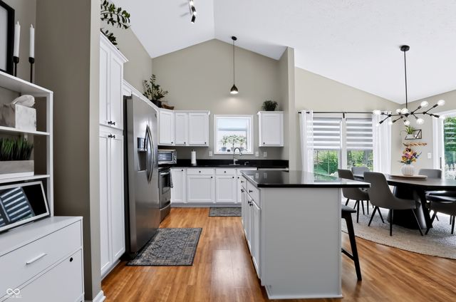6517 Sussex Drive, Zionsville, IN 46077