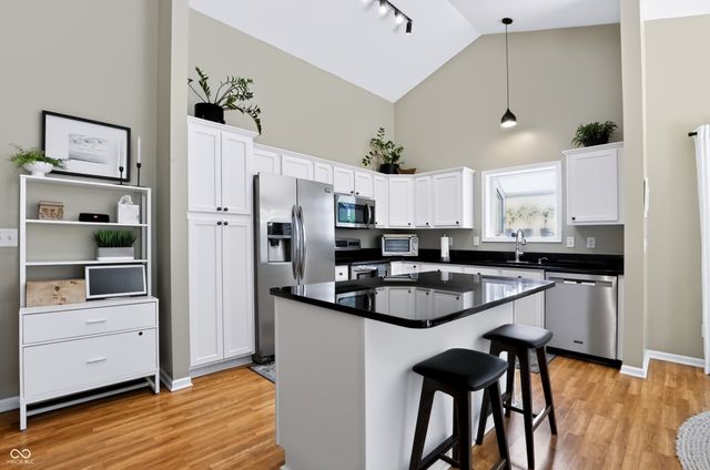 6517 Sussex Drive, Zionsville, IN 46077
