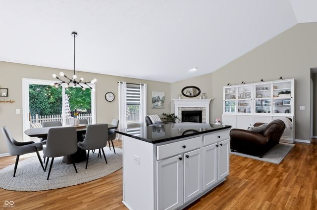 6517 Sussex Drive, Zionsville, IN 46077