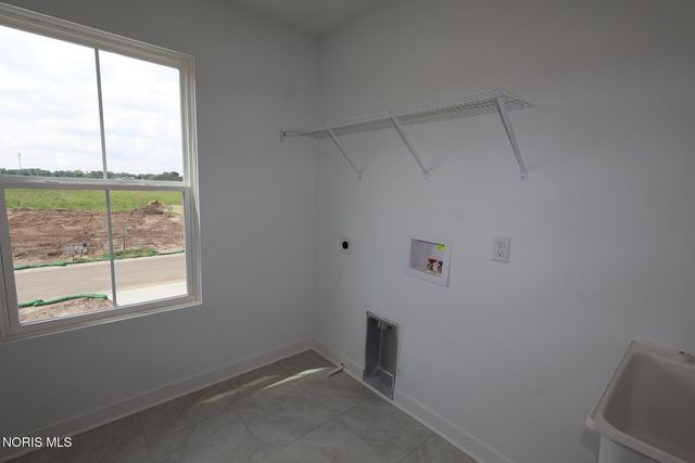 7740 Hank Drive, Holland, OH 43528