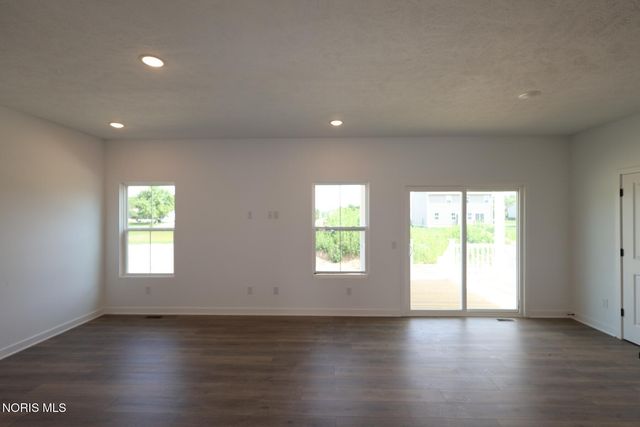 7740 Hank Drive, Holland, OH 43528