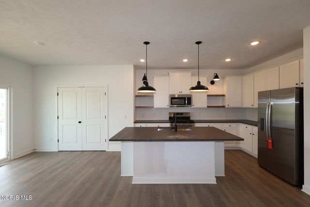 7740 Hank Drive, Holland, OH 43528