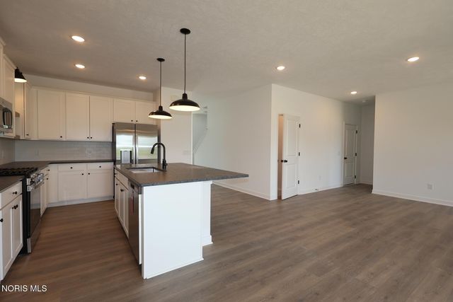 7740 Hank Drive, Holland, OH 43528