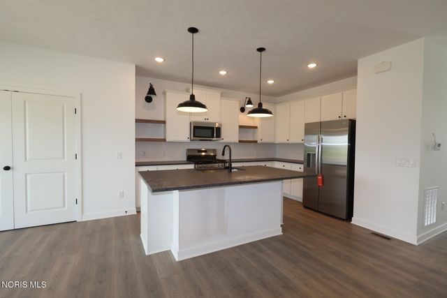 7740 Hank Drive, Holland, OH 43528