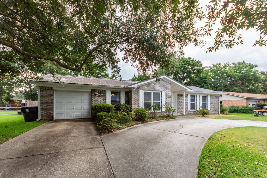 114 Winston Way, Goose Creek, SC 29445