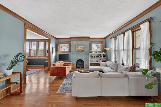 2327 Hanscom Boulevard, Omaha, NE 68105