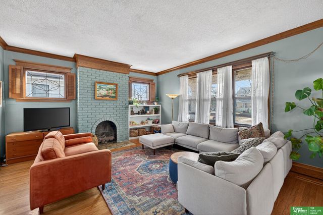 2327 Hanscom Boulevard, Omaha, NE 68105