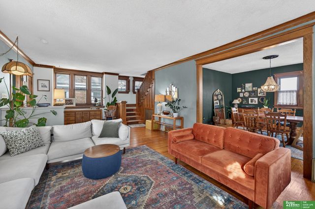 2327 Hanscom Boulevard, Omaha, NE 68105