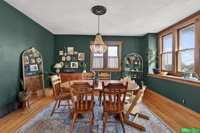 2327 Hanscom Boulevard, Omaha, NE 68105