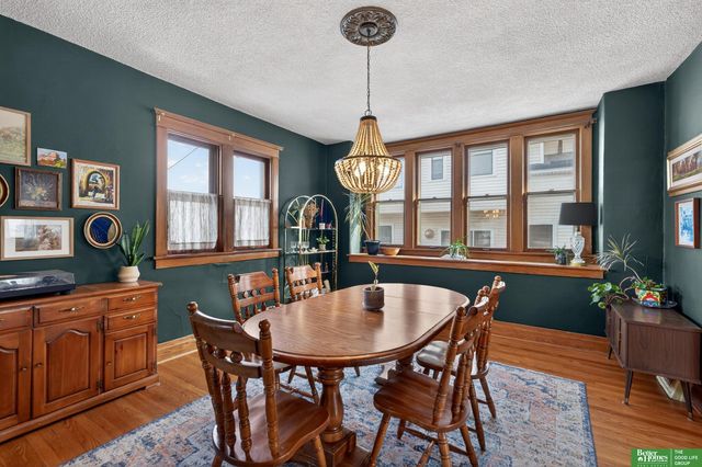 2327 Hanscom Boulevard, Omaha, NE 68105