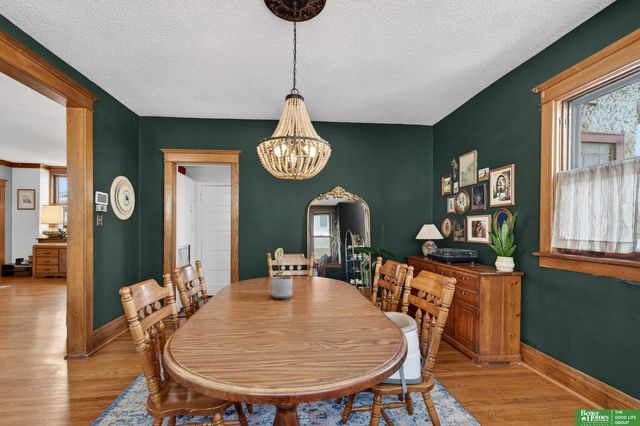 2327 Hanscom Boulevard, Omaha, NE 68105