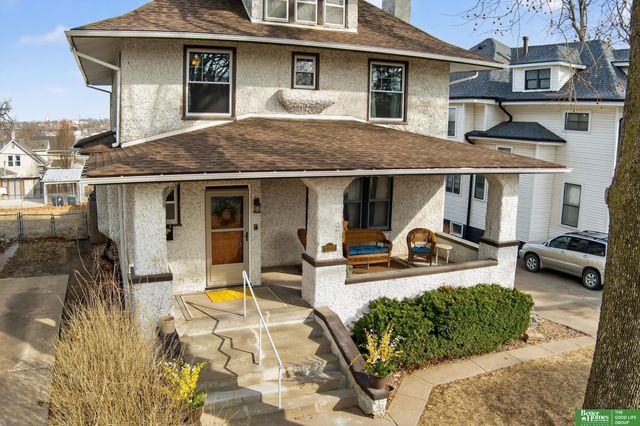 2327 Hanscom Boulevard, Omaha, NE 68105