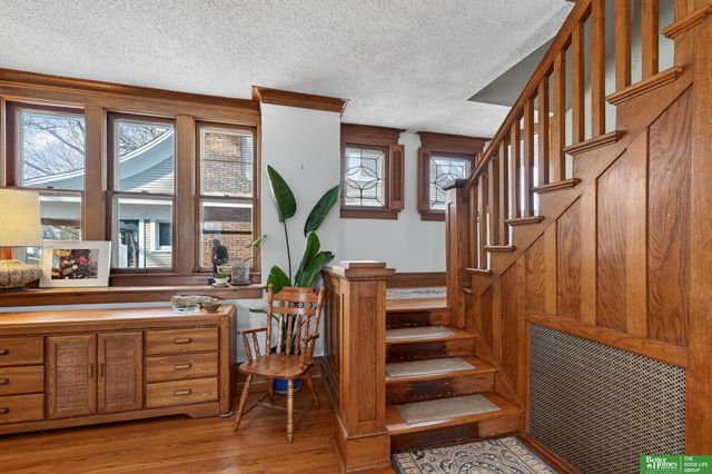 2327 Hanscom Boulevard, Omaha, NE 68105