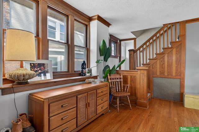 2327 Hanscom Boulevard, Omaha, NE 68105