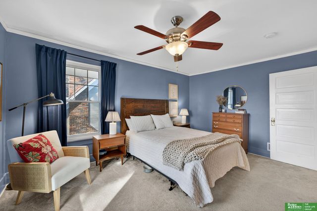 2327 Hanscom Boulevard, Omaha, NE 68105