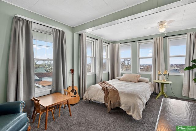 2327 Hanscom Boulevard, Omaha, NE 68105