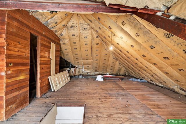 2327 Hanscom Boulevard, Omaha, NE 68105