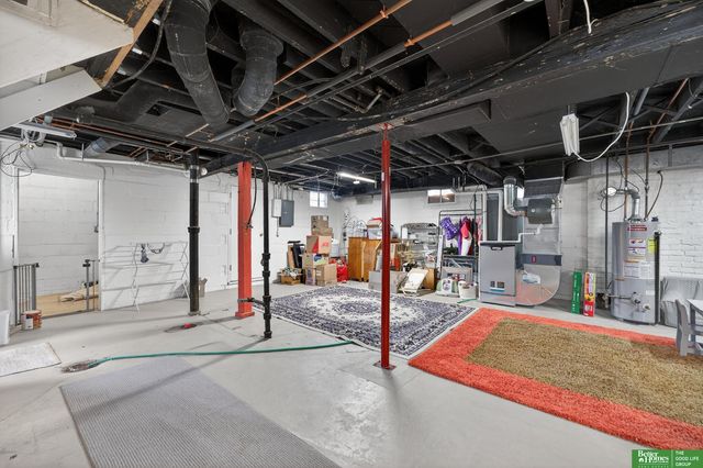 2327 Hanscom Boulevard, Omaha, NE 68105