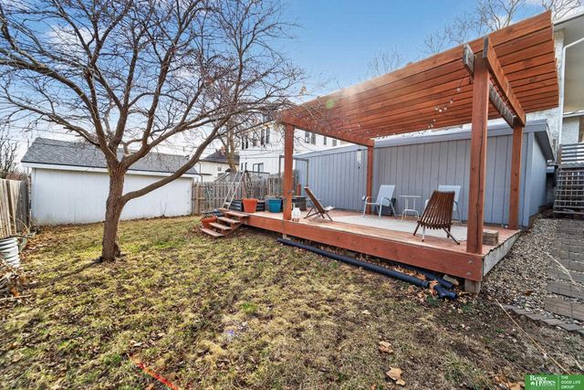 2327 Hanscom Boulevard, Omaha, NE 68105