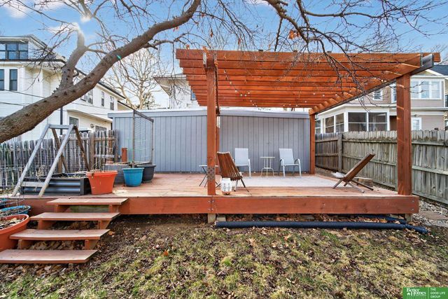 2327 Hanscom Boulevard, Omaha, NE 68105