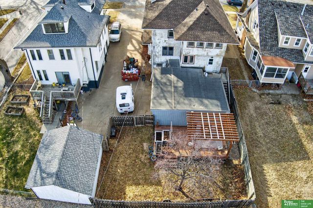 2327 Hanscom Boulevard, Omaha, NE 68105