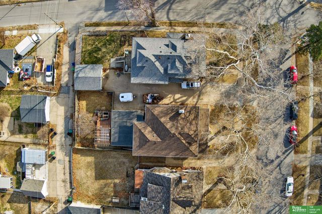 2327 Hanscom Boulevard, Omaha, NE 68105