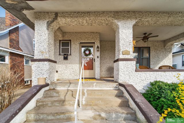 2327 Hanscom Boulevard, Omaha, NE 68105