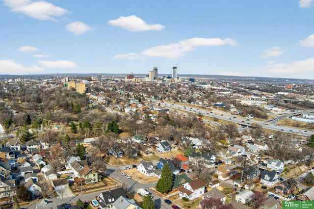 2327 Hanscom Boulevard, Omaha, NE 68105