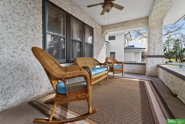 2327 Hanscom Boulevard, Omaha, NE 68105