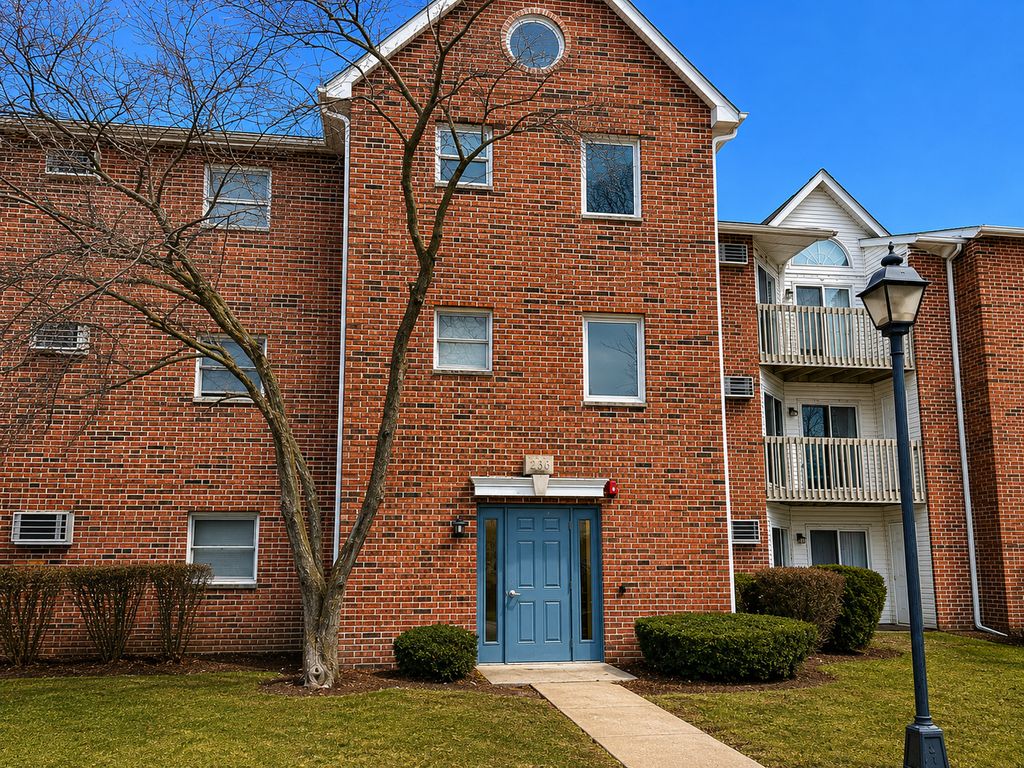 1343 Cunat Court 3F, Lake In The Hills, IL 60156