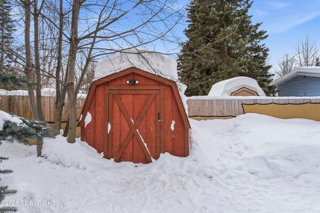 6731 Baby Bear Drive, Anchorage, AK 99507