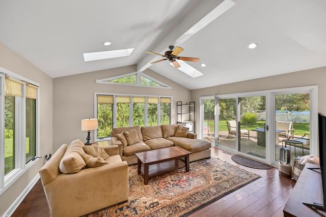 21400 Lancelot DRIVE, Brookfield, WI 53045